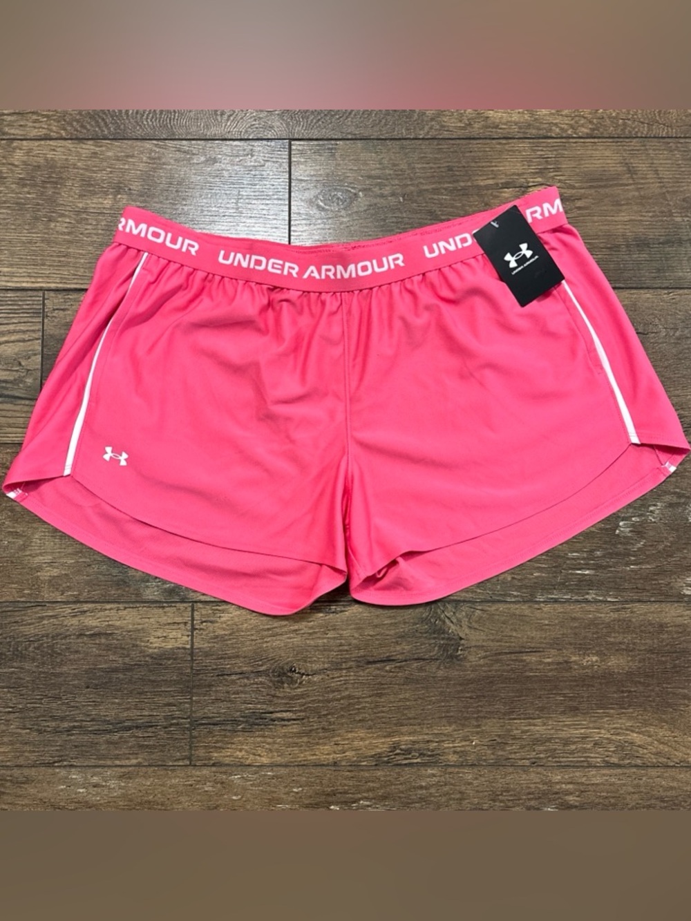 Under Armour Women’s Hot Pink Athletic Shorts White Trim and Pockets.  Size XL